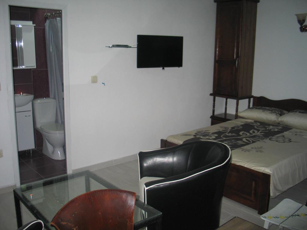 Guest House Dena Dobra Voda Rom bilde