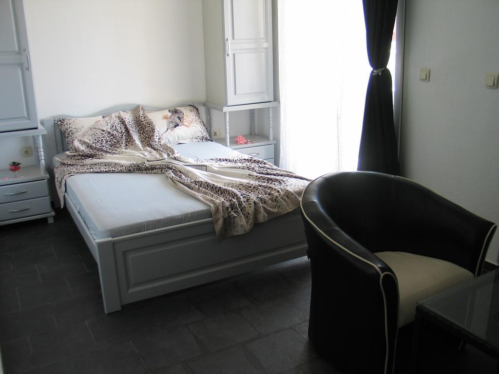 Guest House Dena Dobra Voda Rom bilde