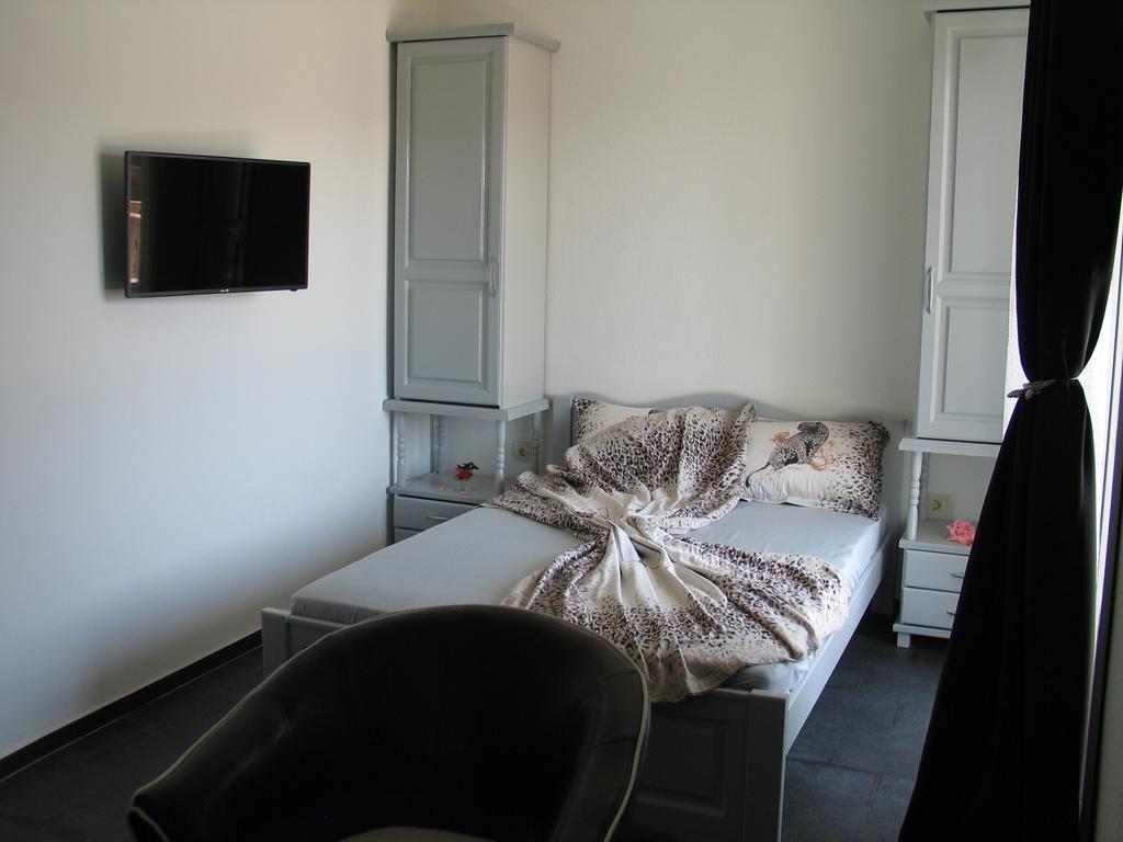 Guest House Dena Dobra Voda Rom bilde