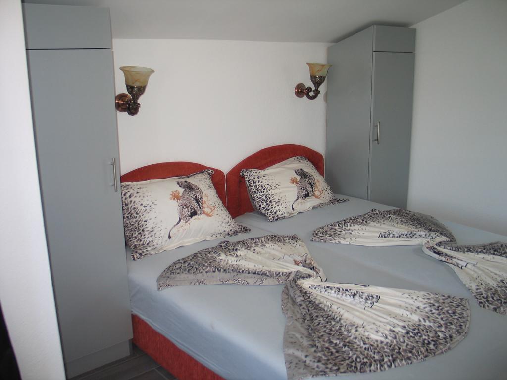 Guest House Dena Dobra Voda Rom bilde