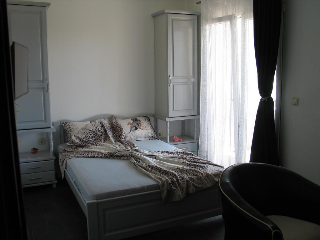 Guest House Dena Dobra Voda Rom bilde