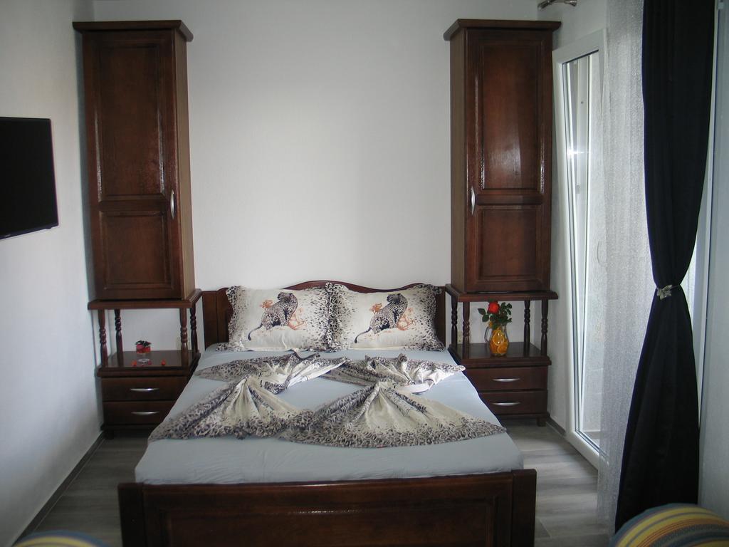Guest House Dena Dobra Voda Rom bilde